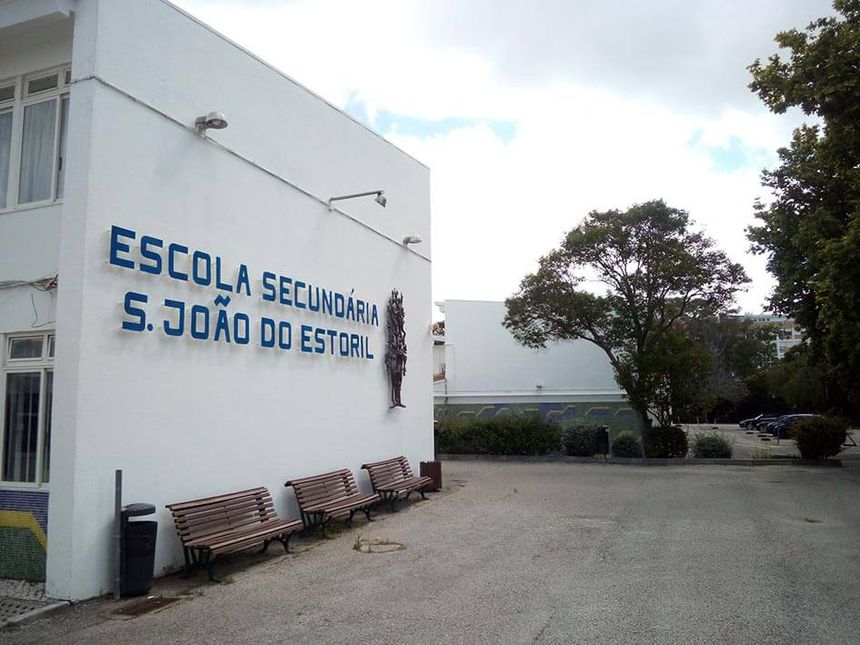 O ataque terá ocorrido junto ao estabelecimento escolar que os dois jovens frenquentam (Escola S. João Estoril)