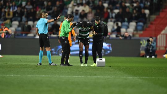 Contratempo para Rui Borges nos primeiros minutos do clássico