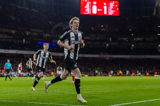 Arsenal perde e fica em maus lençóis na Taça da Liga inglesa