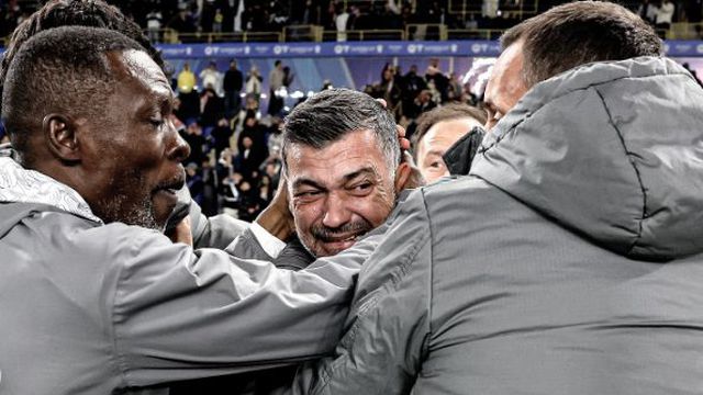 Sérgio Conceição emocionado após conquista da Supertaça de Itália
