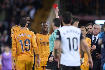 Vinícius Júnior suspenso por dois jogos, mas disponível para a Supertaça