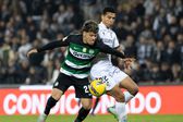 Alberto disputa a bola com Maxi Araújo (IMAGO)