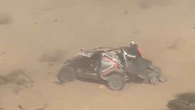 Vídeo: o aparatoso acidente de Sébastien Loeb no Dakar