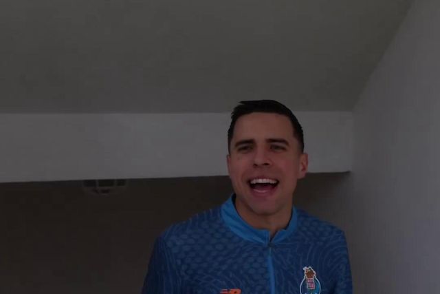 Kiwior e Bednarek dão as boas-vindas a Oskar Pietuszewski : «Hora de trabalhar!»