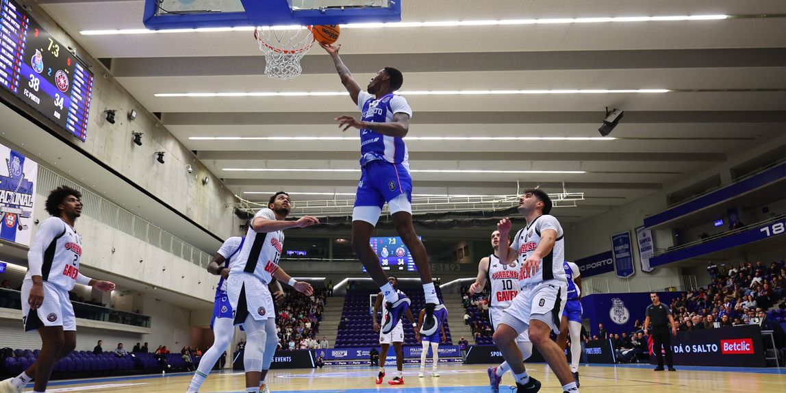 Duelo entre FC Porto e Ovarense para o Campeonato Nacional de basquetebol - Foto: FC Porto