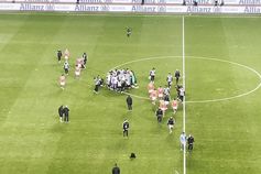 Jogadores do Benfica assobiados em Leiria