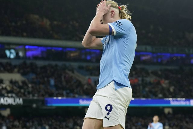 Haaland frustrado com o empate frente ao Brighton em Manchester