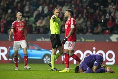 João Pinheiro reverteu penálti e expulsou Otamendi em Leiria