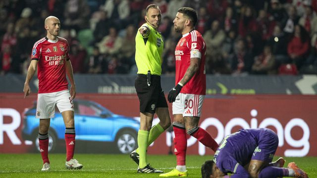 João Pinheiro reverteu penálti e expulsou Otamendi em Leiria