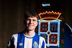 Oskar Pietuszewski  assinou pelo FC Porto até 5 de janeiro de 2029 - Foto: FC Porto