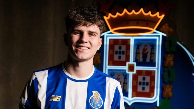 Oskar Pietuszewski  assinou pelo FC Porto até 5 de janeiro de 2029 - Foto: FC Porto