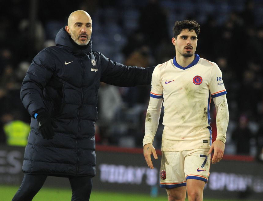Enzo Maresca e Pedro Neto no Chelsea (IMAGO)