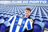Oskar Pietuszewski é reforço do FC Porto até janeiro de 2029 - Foto: FC PORTO