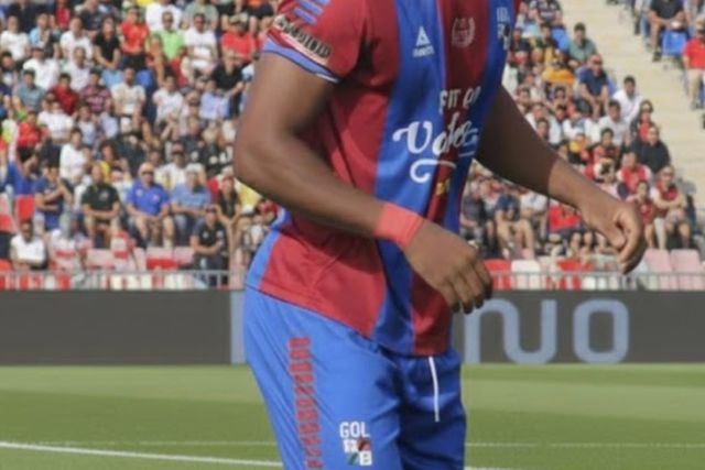 Ayrton Lima com a camisola do Lagameças (DR)