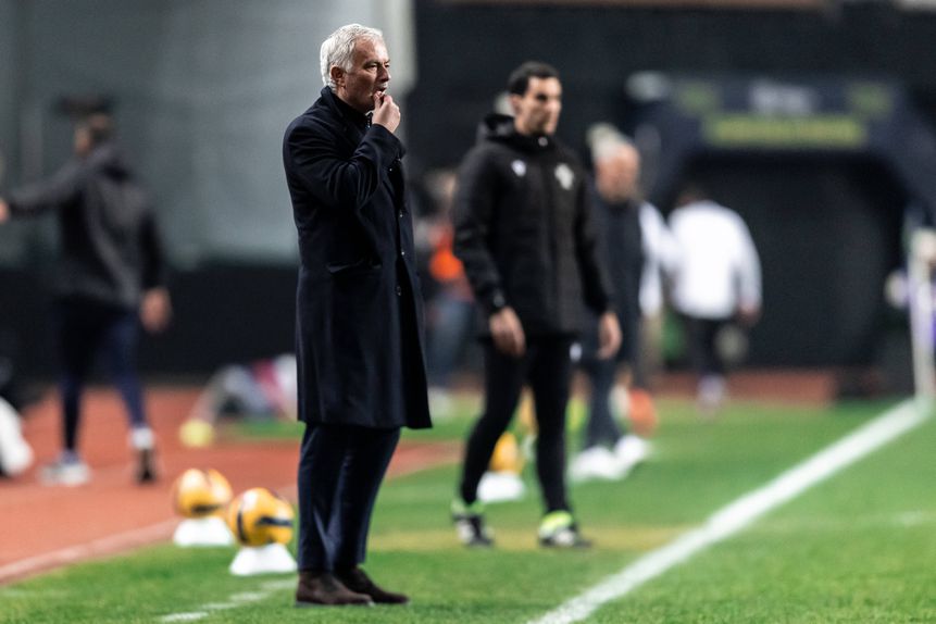 José Mourinho, treinador do Benfica