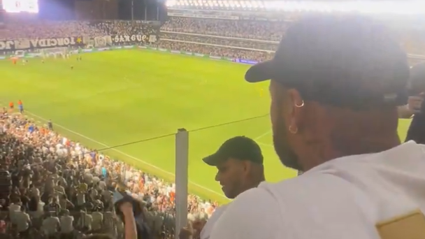 Vídeo: Neymar está de volta a casa