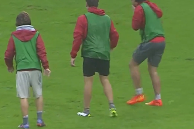 Vídeo: No meio do temporal nos Açores houve quem aproveitasse o relvado