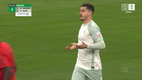 André Silva faz a estreia no Bremen e... vê logo amarelo