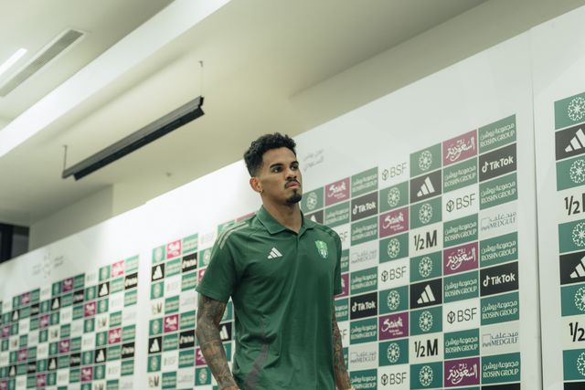 Galeno a caminho do relvado do Al Ahli