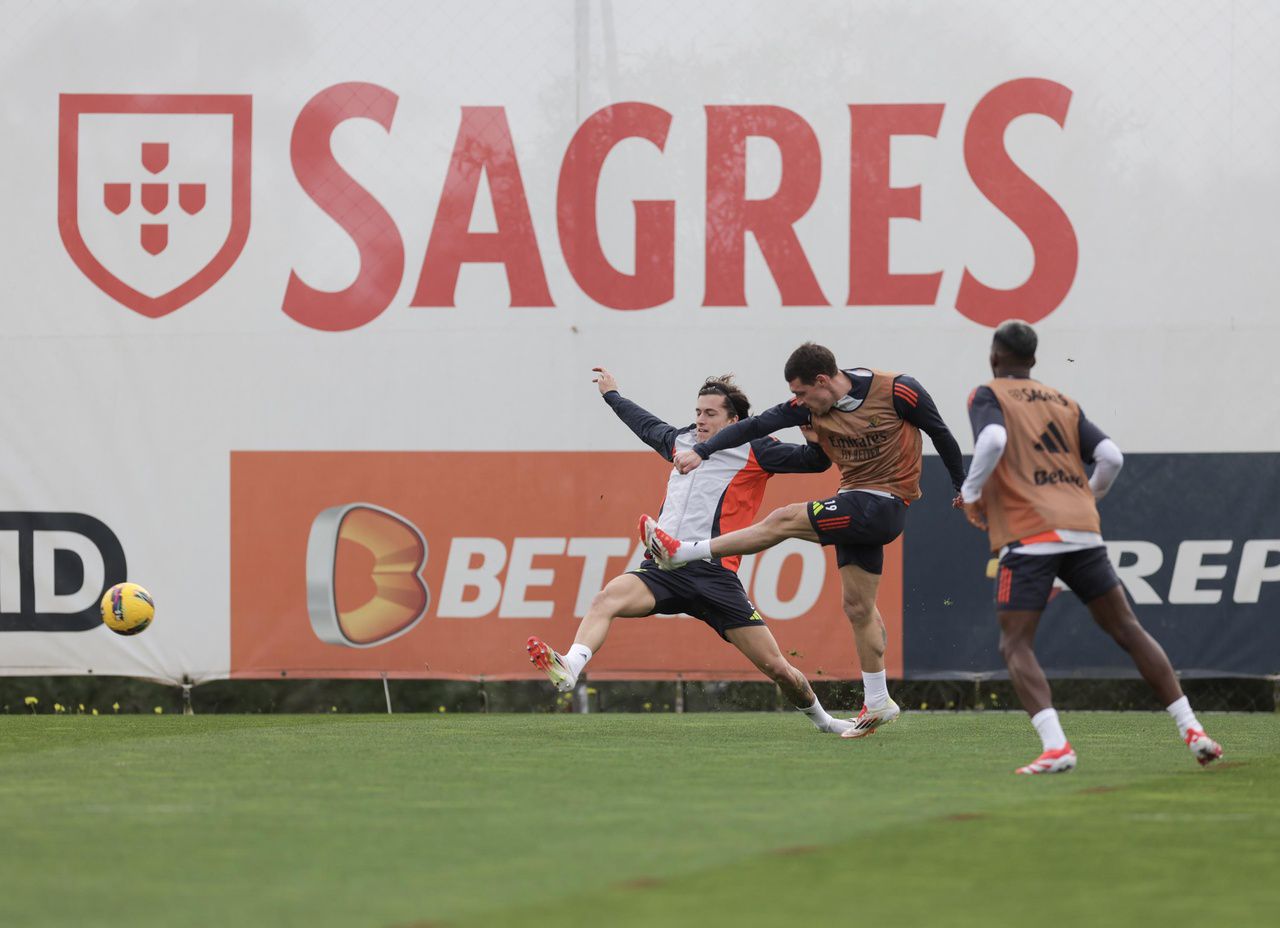Benfica: Dahl, Bruma e Belotti convocados por Lage