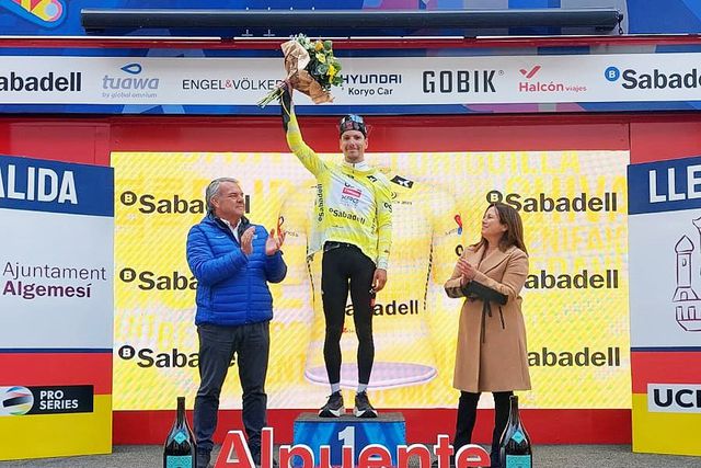 João Almeida de amarelo na Comunidade Valenciana: «Estivemos perfeitos»