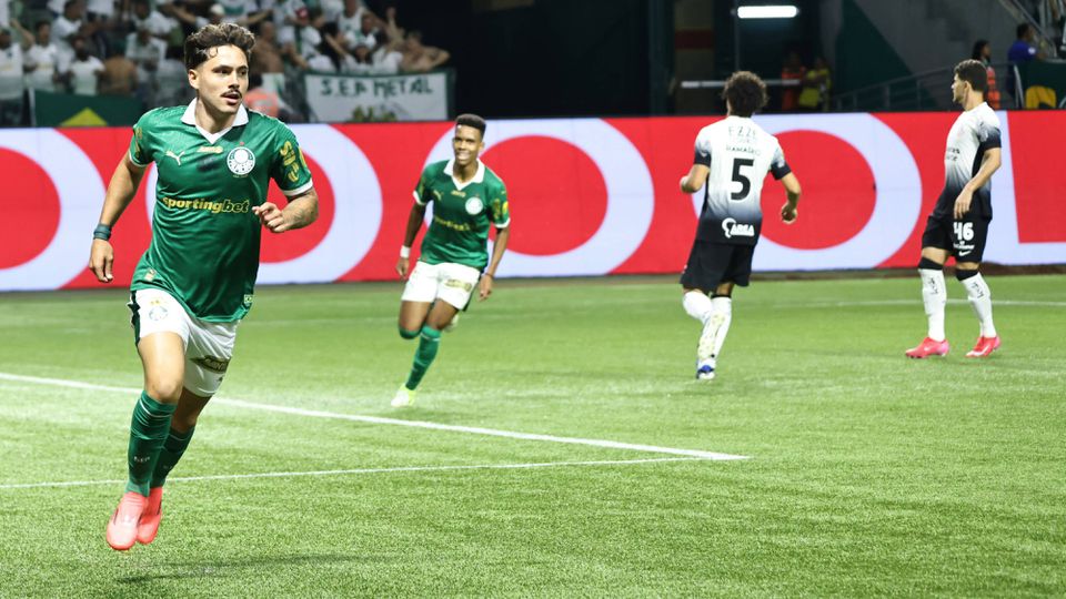 Maurício em ação pelo Palmeiras