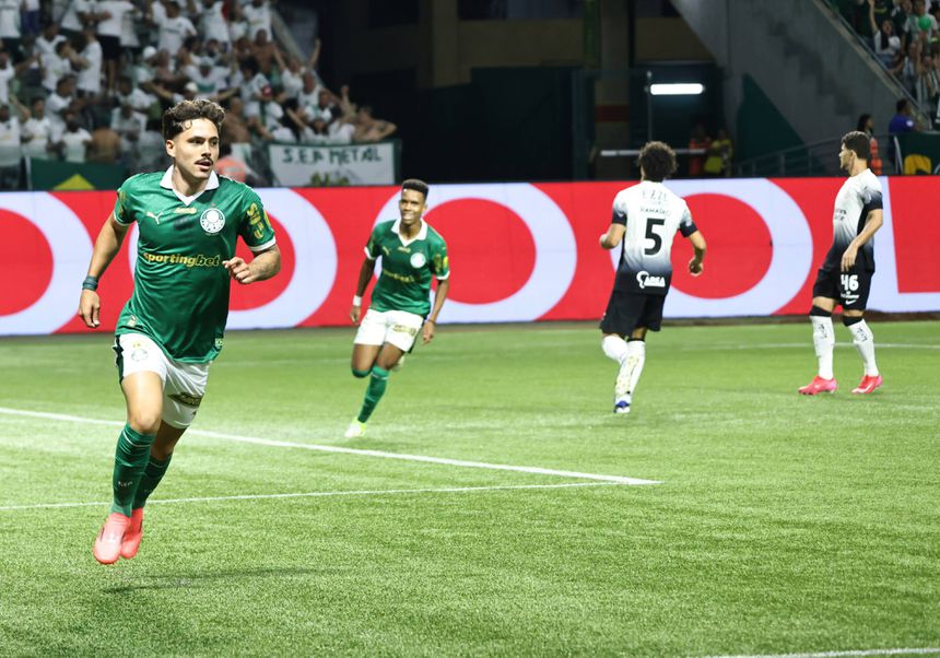 Maurício em ação pelo Palmeiras