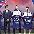 Luis Enrique, Nasser Al-Khelaïfi, Hakimi, Vitinha e Nuno Mendes no anúncio de renovação dos três jogadores e do treinador pelo PSG