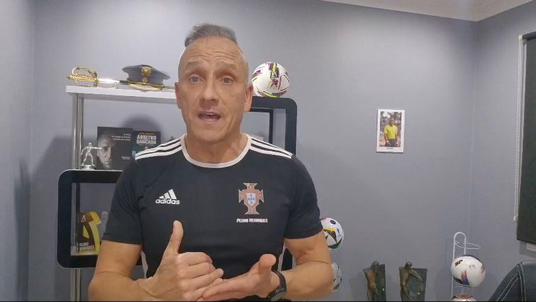 «Fica por assinalar um pontapé de penálti»