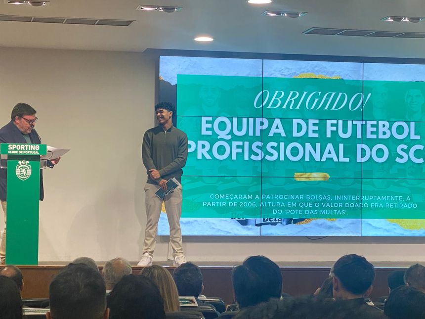 João Simões foi o representante do plantel principal na cerimónia de entrega das bolsas de estudo (Foto DR)