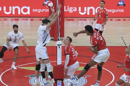 Benfica dá a volta em Guimarães
