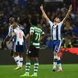 A estreia de Tiquinho Soares pelo FC Porto foi contra o Sporting e avançado bisou