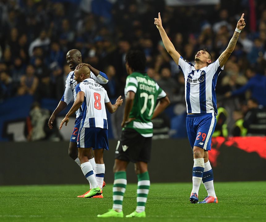 A estreia de Tiquinho Soares pelo FC Porto foi contra o Sporting e avançado bisou