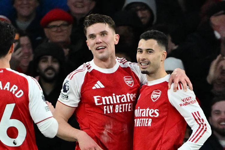 Gyokeres e Martinelli no último golo do Arsenal ao Sunderland