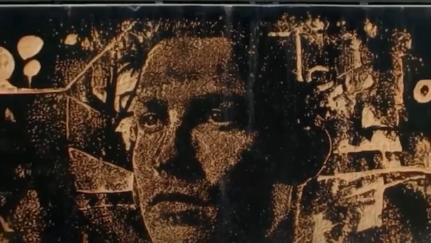 Vhils esculpe rosto de Cristiano Ronaldo na Arábia Saudita