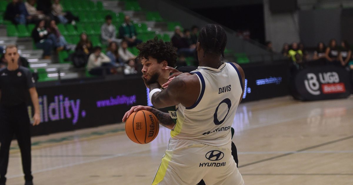 Adepto proibido de entrar em recintos desportivos por insultos racistas no Sporting-FC Porto