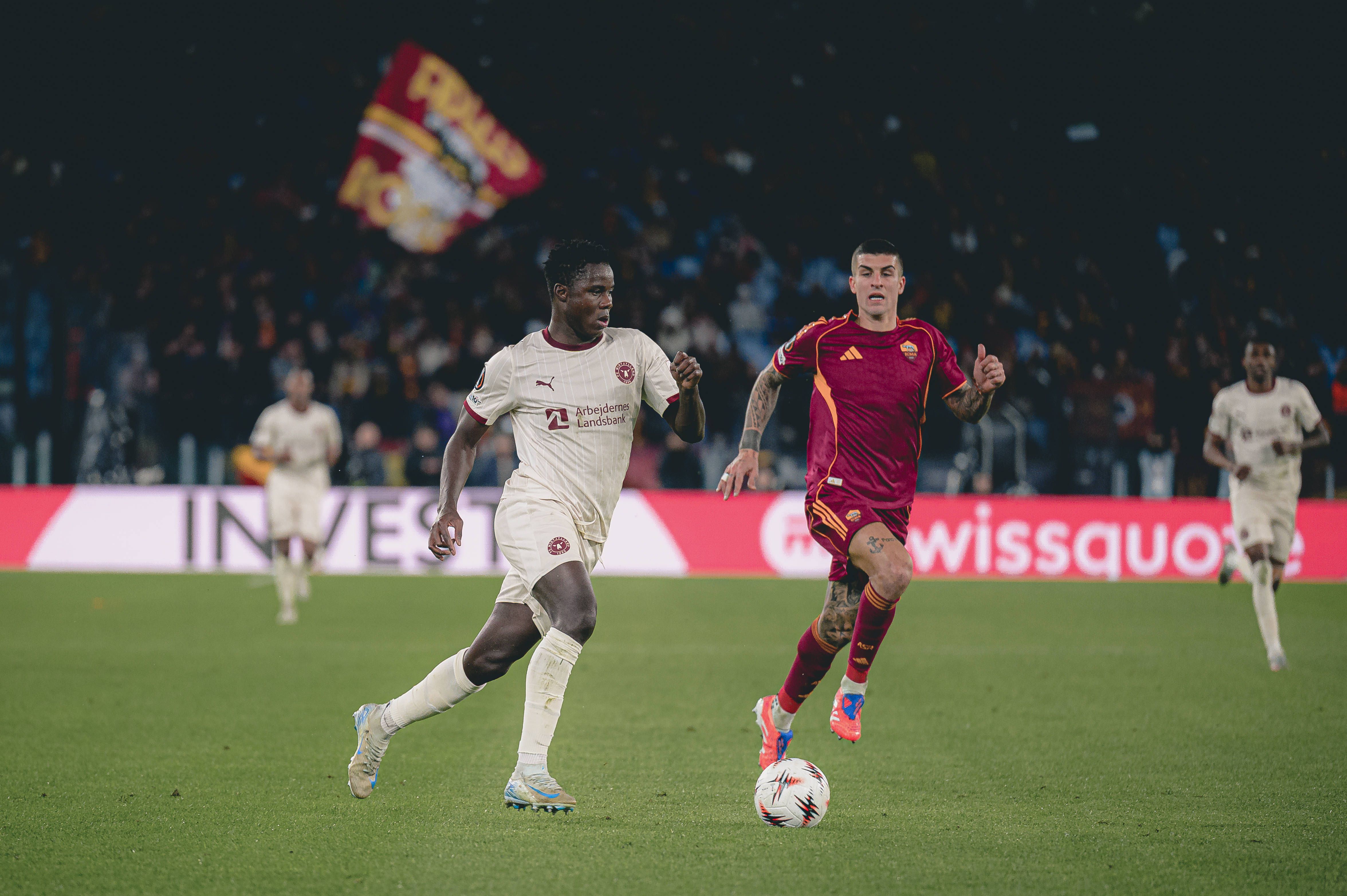 Franculino Djú saiu e custo zero do Benfica e tem brilhado no Midtjylland. Já foi apontado a clubes como o Bayern e Liverpool