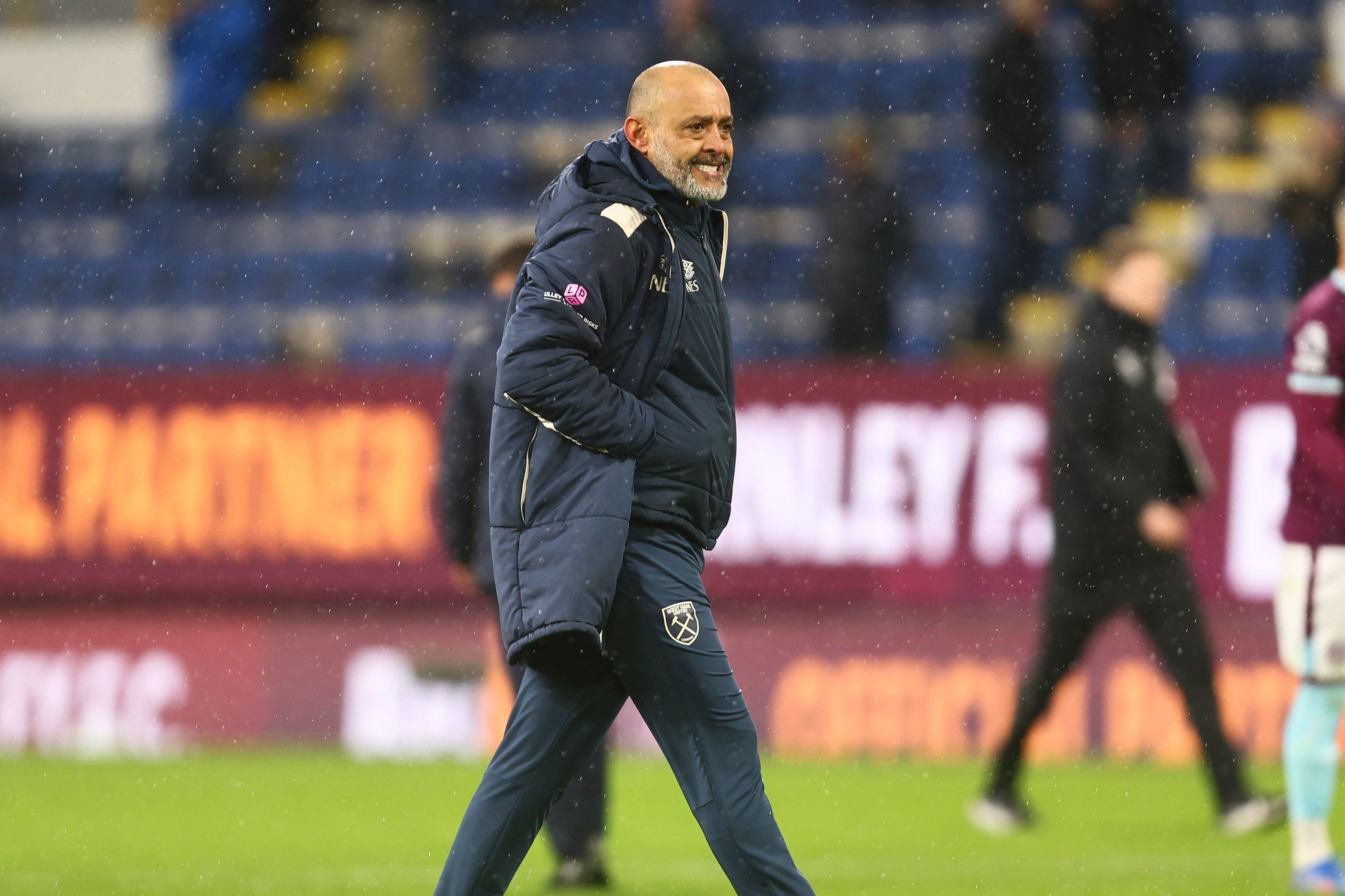 Nuno Espírito Santo, treinador luso do West Ham, sorridente após vitória em Burnley