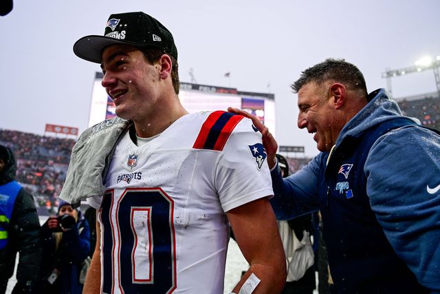 Drake Maye e Mike Vrabel