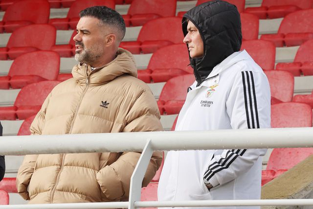 José Mourinho e Pedro Machado, treinador e adjunto do Benfica (foto: SL Benfica)