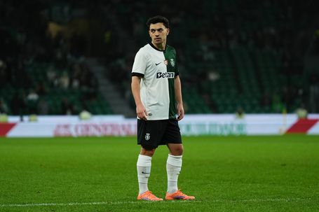 Pedro Gonçalves não saiu do banco no jogo com o Estoril, mas está apto para defrontar o FC Porto