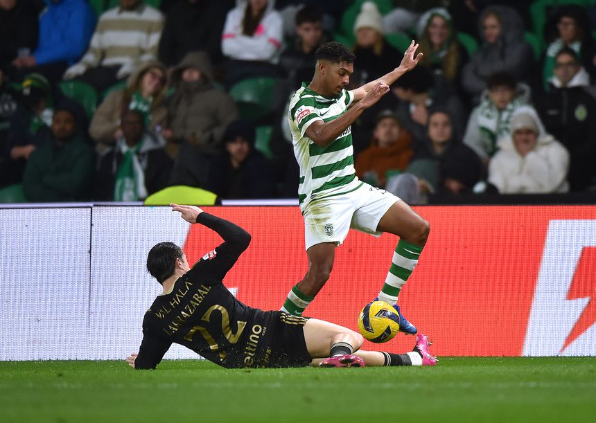 Luís Guilherme dem ação diante do Casa Pia - Foto: Miguel Nunes