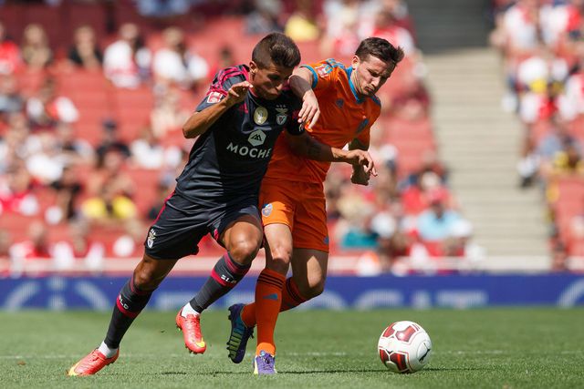 João Cancelo fez dois jogos na equipa A do Benfica e seguiu para Valência, em 2014/2015
