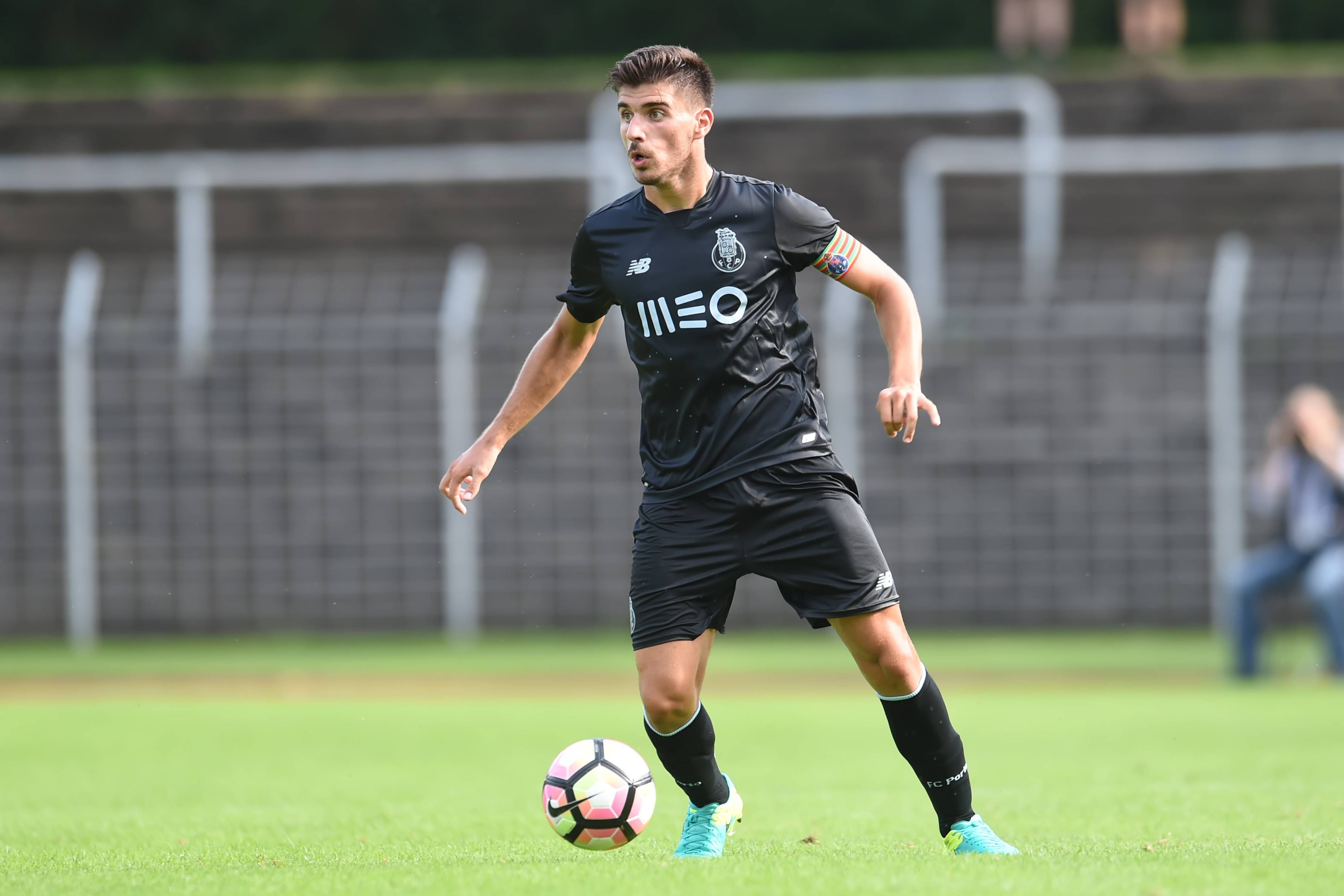 Rúben Neves foi aposta no FC Porto, mas saiu cedo para os ingleses do Wolverhampton
