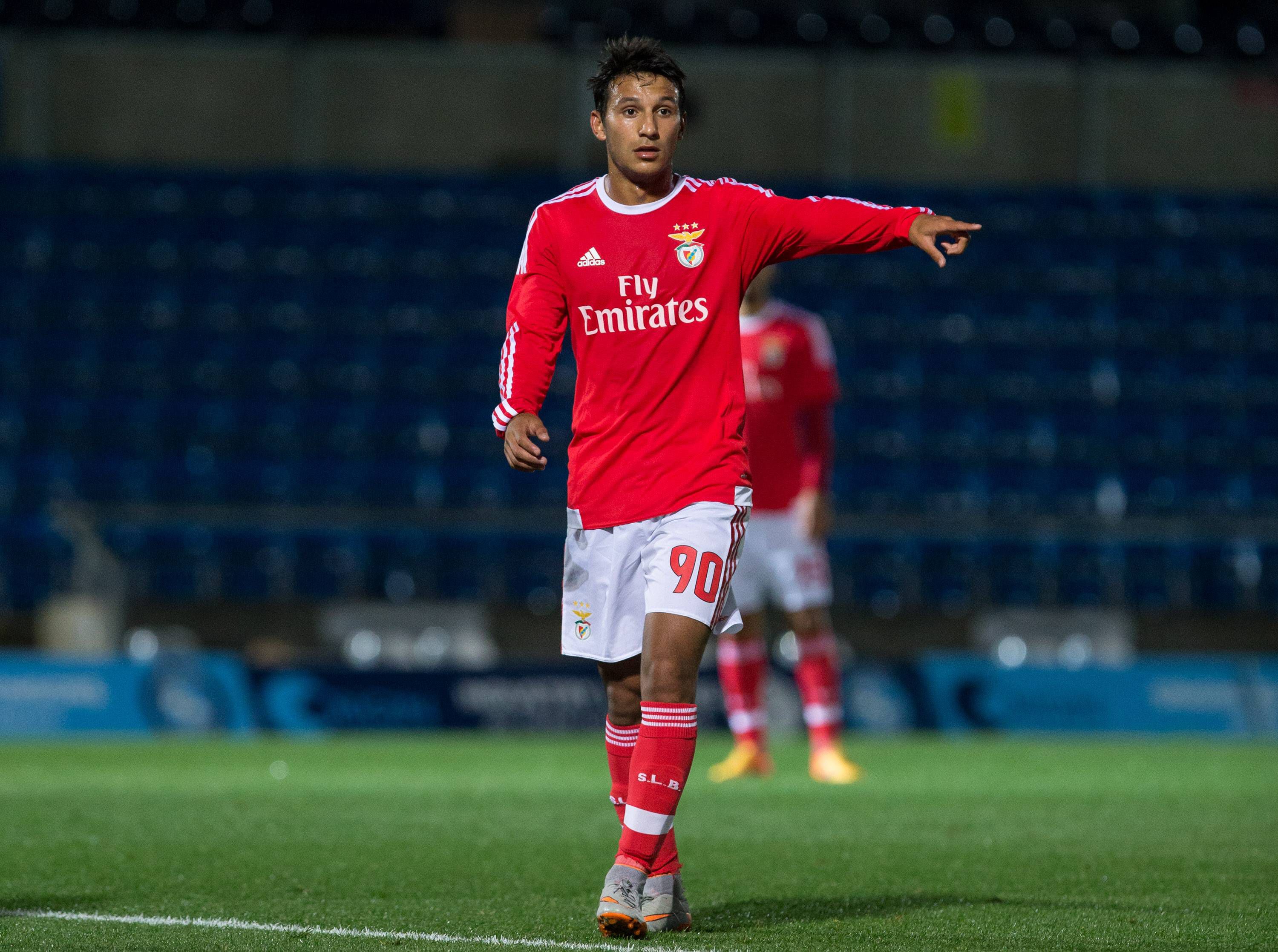 João Carvalho fez 10 jogos pela equipa A do Benfica. Passou por Inglaterra, Espanha e Grécia. Está a fazer uma boa época no Estoril