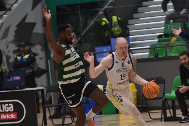 FC Porto vence clássico em Alvalade