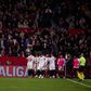 Jogadores do Sevilha festejam em casa