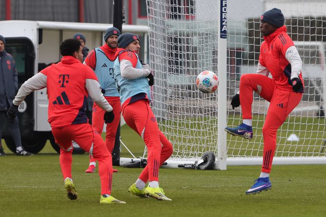 Em véspera de jogo importante, treino do Bayern foi... 'invadido'
