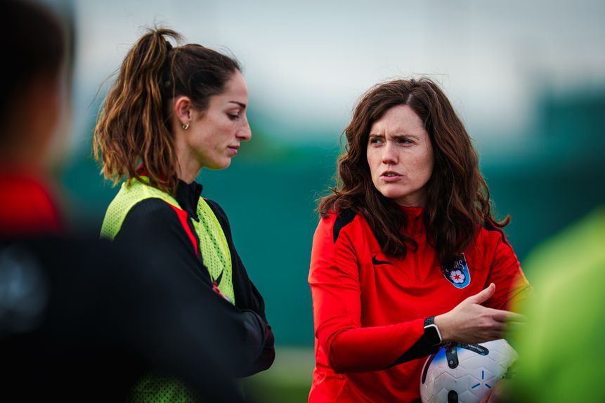 Mariana Cabral é a nova treinadora-adjunta das Chicago Stars