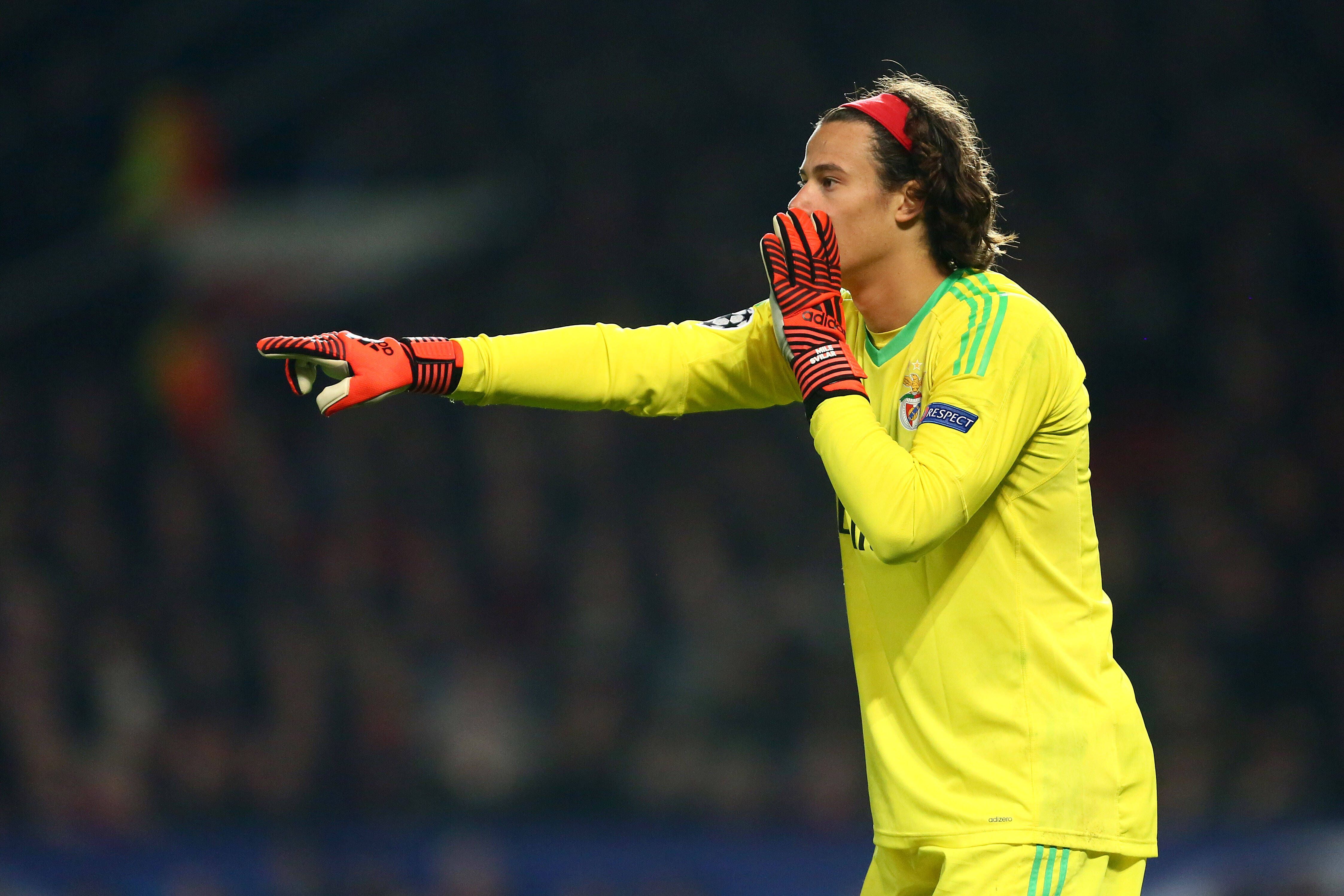 Svilar chegou como grande promessa, mas nunca assumiu a baliza do Benfica, rumando a custo zero à Roma. Eleito melhor guarda-redes da Serie A em 2024/25